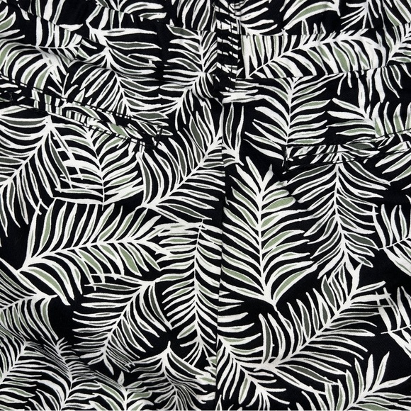 SIZE 2 GAP BLACK GREEN WHITE TROPICAL PRINT BERMUDA SHORTS STRETCH CASUAL - Picture 7 of 10
